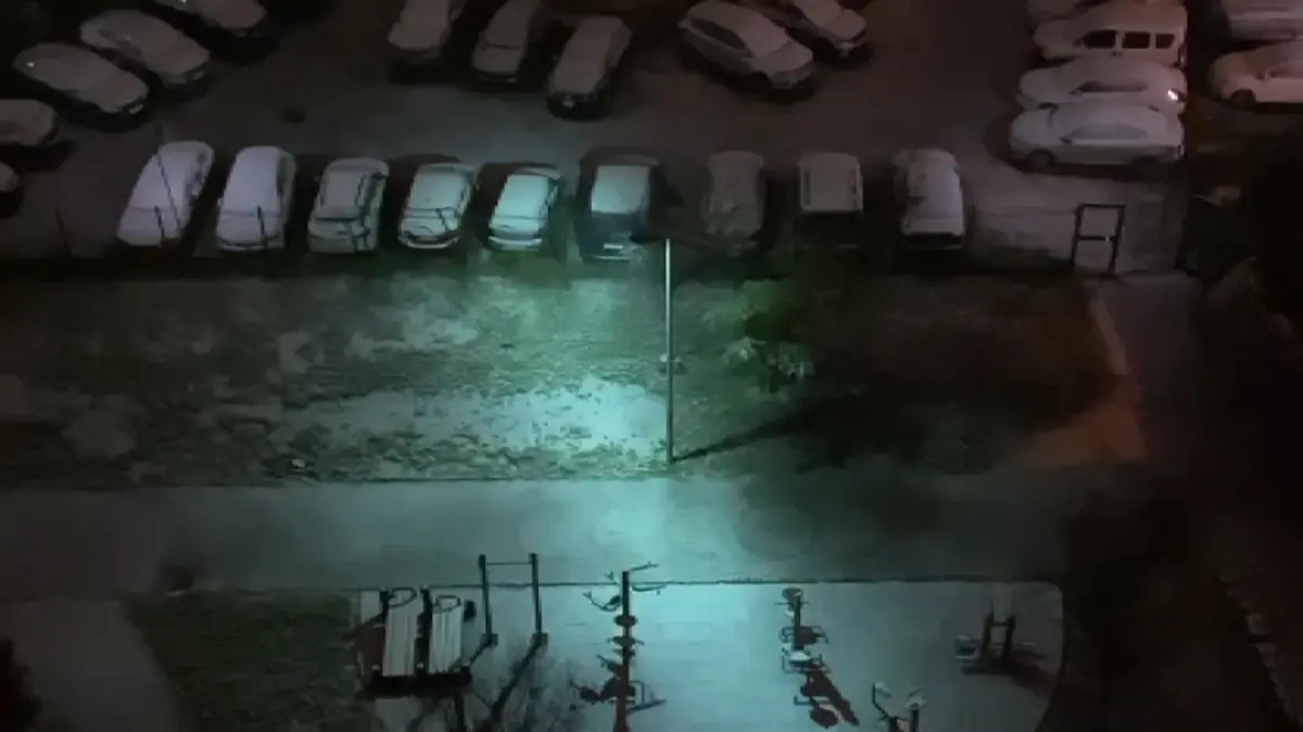 İstanbul’un Yüksek Kesimlerinde Kar Yağışı Sokakları Beyaza Döktü