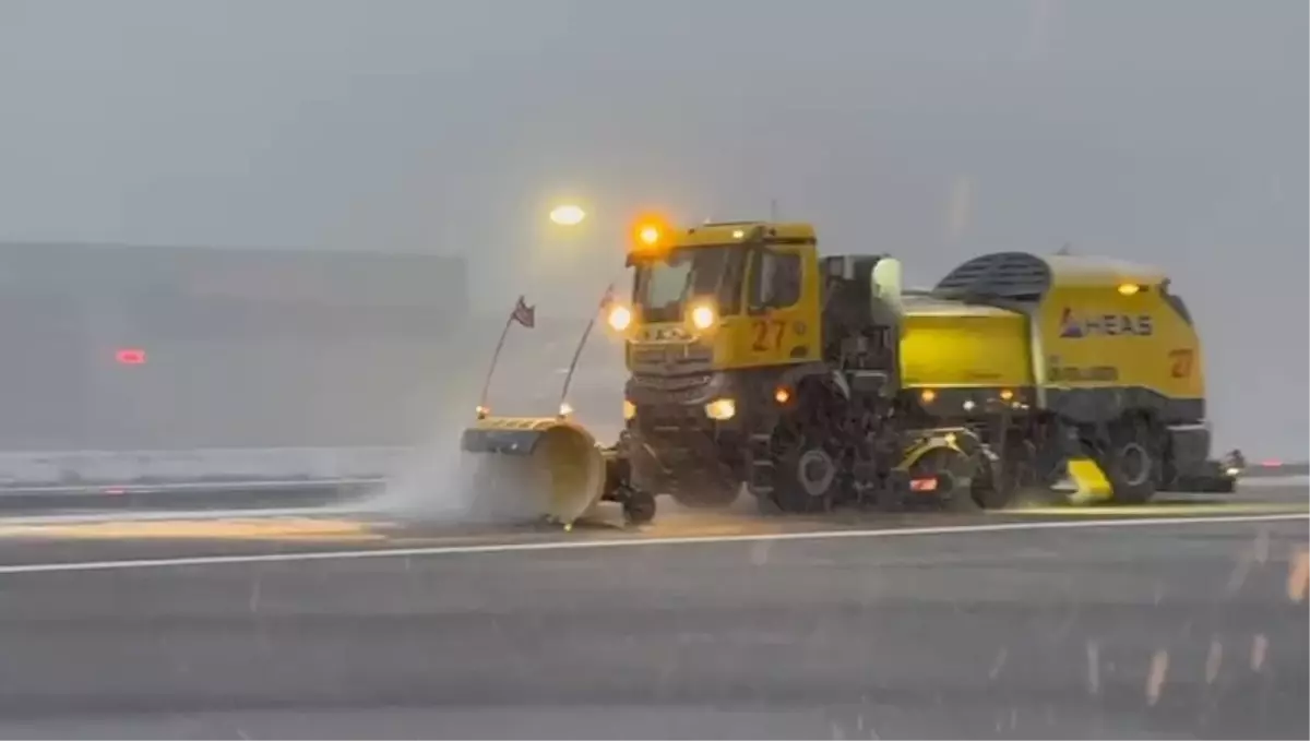 Kar Yağışı Sabiha Gökçen'de 38 Uçuşu Etkiledi: AJet ve Pegasus'tan İptaller