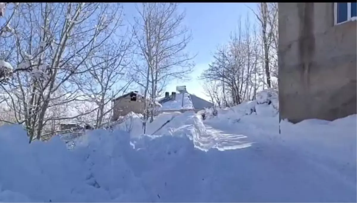 Boybeyi Köyünde 2 Metrelik Kar Kalınlığına Karşı Köylülerin Mücadelesi