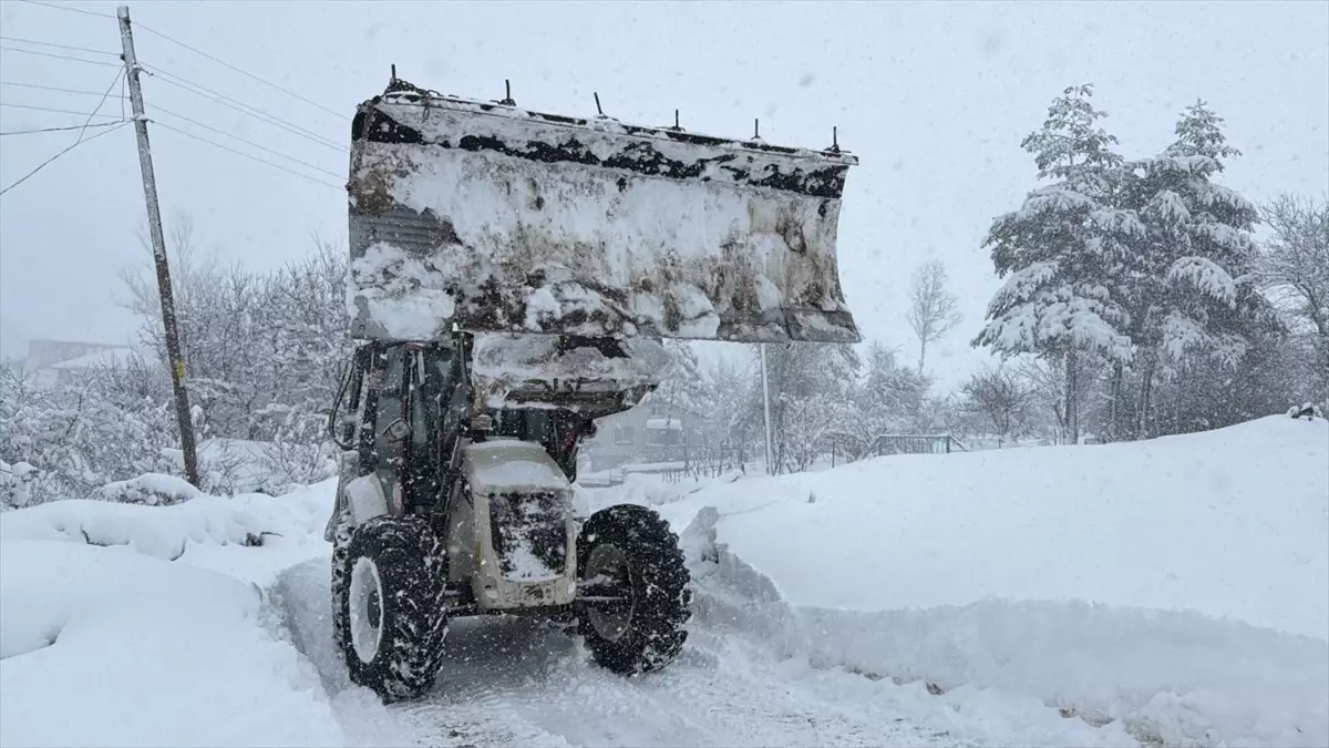 Karabük’te Kar Nedeniyle Kapanan 102 Köy Yolu Arasından 23’ü Yeniden Açıldı