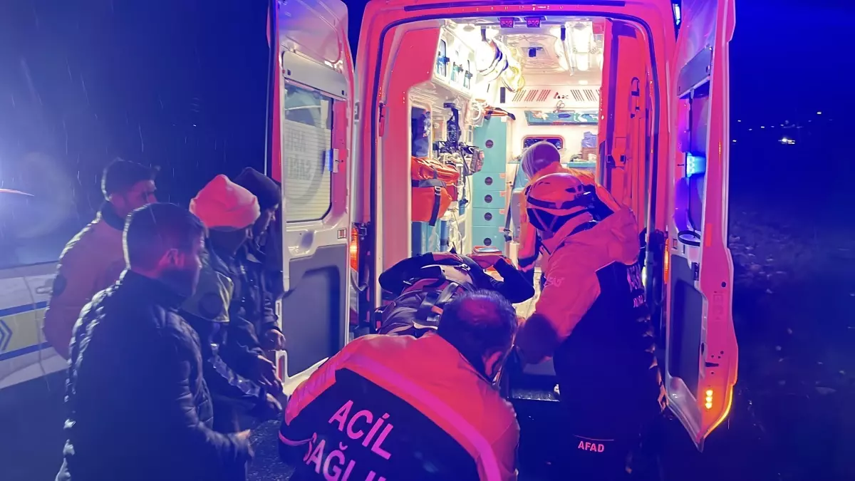 Kandıra'da Çaya Çıkan Otomobilde Baba ve Oğul Hayatını Kaybetti