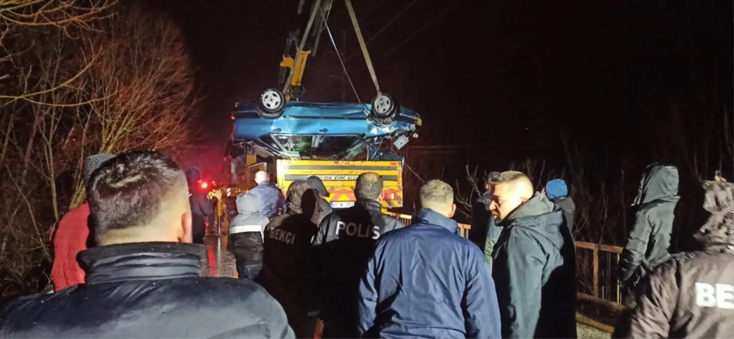 Kandıra’da Otomobil Çaya Düşerek Baba ve Oğul Hayatını Kaybetti