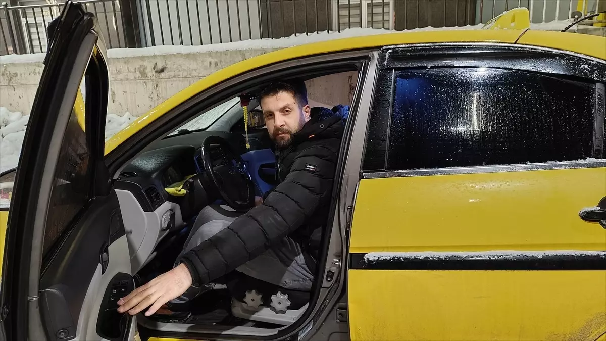 Taksi Şoförü, Ateşi Yükselen Çocuğu Hızla Hastaneye Taşıdı