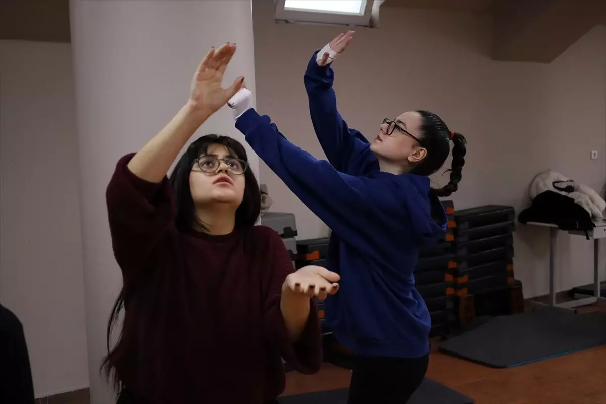 Sakarya’da İbn Arabi Söyleşisi ve Genç Sahne Tiyatro Okulu Eğitimine Başladı