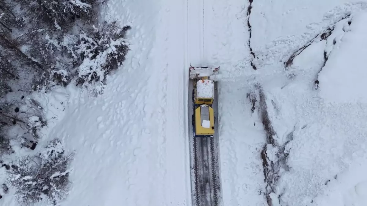 Tunceli'de 2 Metre Kar Yağdı, 273 Köy Yolu Açıldı
