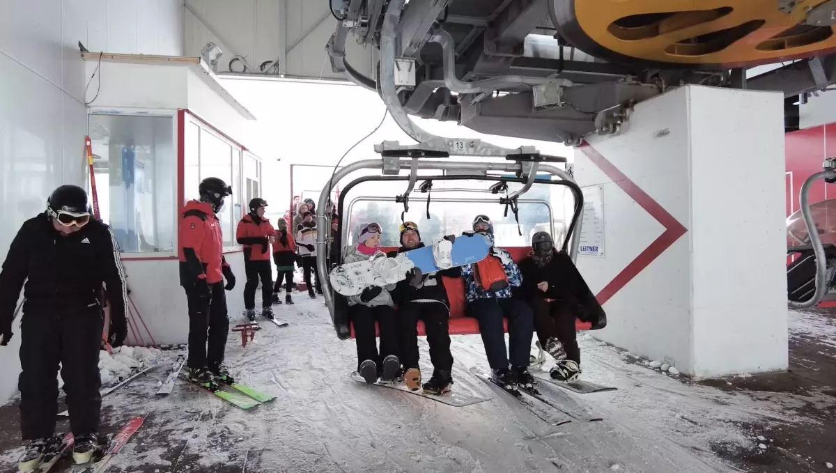 Yıldız Dağı Kış Sporları Merkezinde Kar Kalınlığı 150 cm’ye Ulaştı, Yoğun Sömestr Kalabalığı