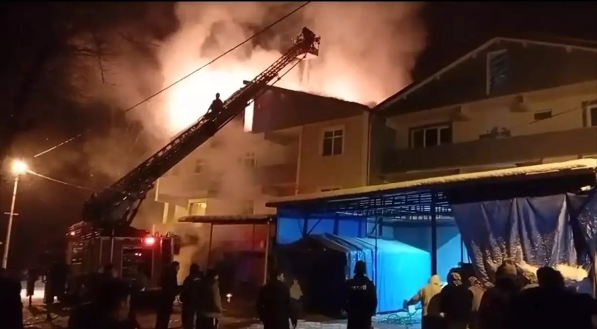 Zonguldak Gökçebey'de Çatı Katında Çıkan Yangın Hızla Kontrol Altına Alındı