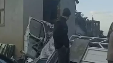 Kazanın gerçekleştiği noktada kamyonetin çarpma izleri