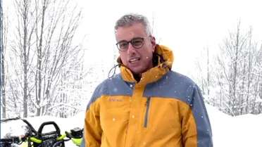 Şampiyonada yarışan kar motosikletleri