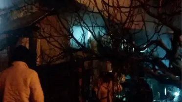 Yangın sonrası hasar gören evler