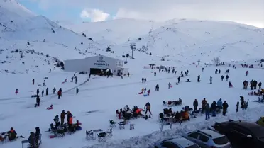 Denizli Kayak Merkezi pistleri karla kaplı