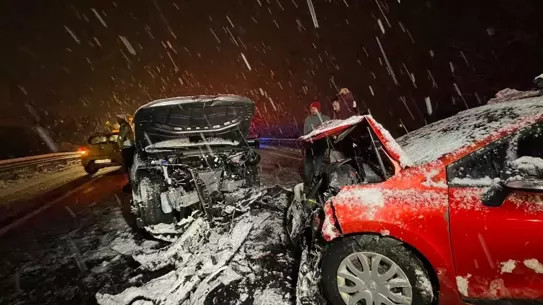 Kaza anındaki iki otomobilin çarpışma görüntüsü