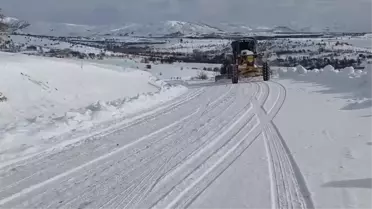 Kar temizleme ekipleri Elazığ’da köy yollarını açıyor