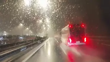 Silivri'de karla kaplı cadde