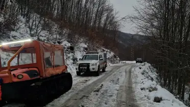 AFAD ekipleri kar temizleme çalışması yapıyor