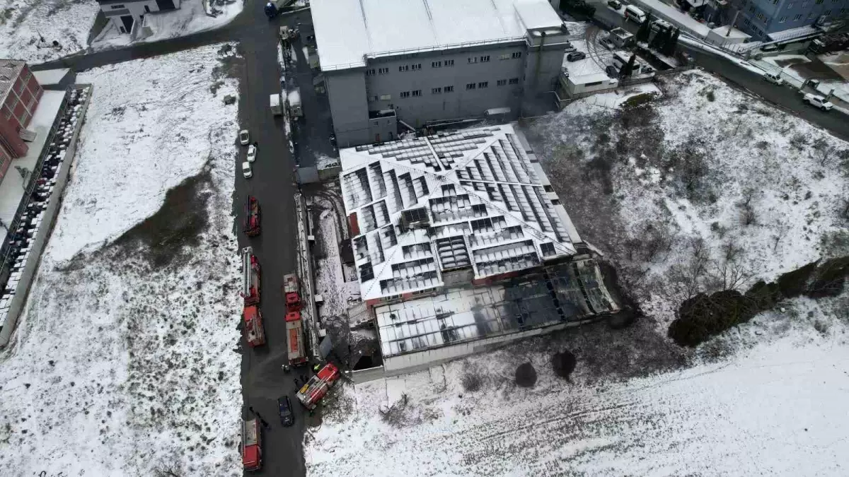 Arnavutköy Plastik Fabrikasında Çıkan Yangın Kontrol Altına Alındı