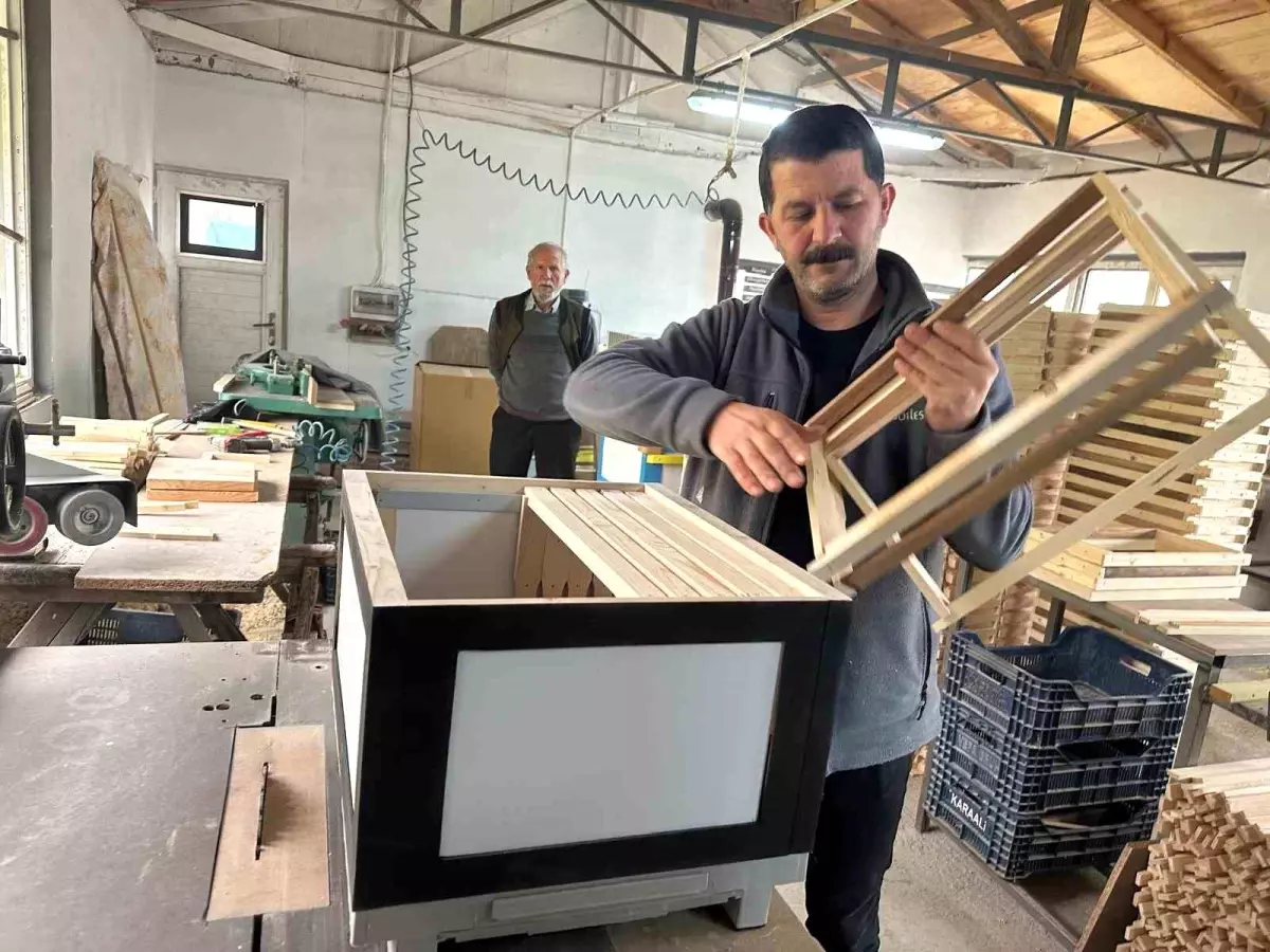 İnegöl'de Renkli Isı Yalıtımlı Kovanlarla Bal Kalitesini Artıran Proje