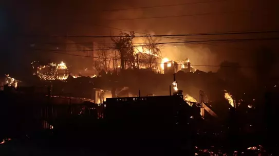 Şili'de yanan ormanların geniş bir görüntüsü