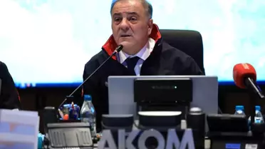 İBB araçları kar temizleme operasyonunda