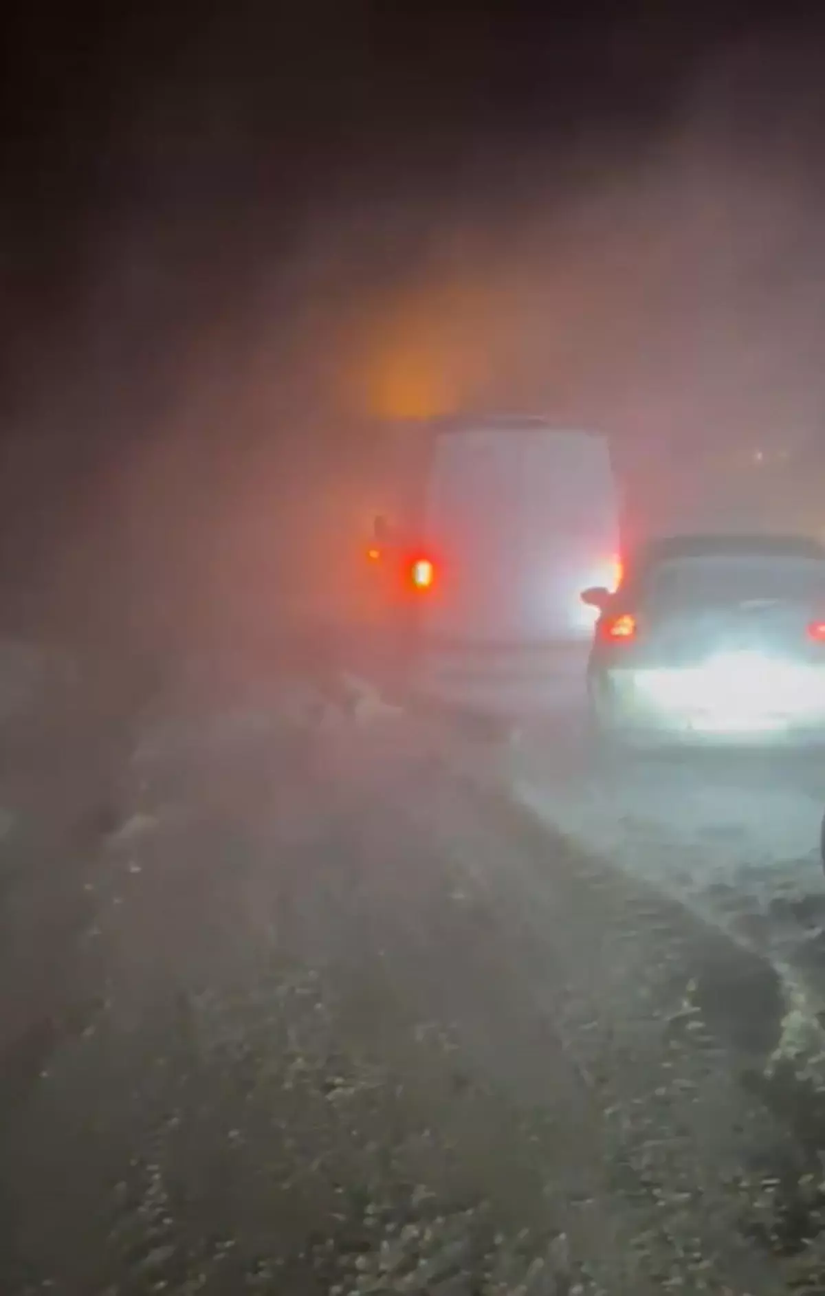 Kop Dağı Geçidi'nde Yoğun Kar ve Tipi Nedeniyle Araçlar Durdu