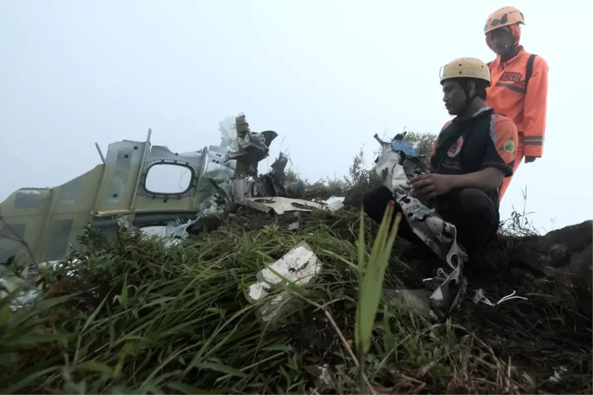 Endonezya Güney Sulawesi'de Düşen Uçakta Bir Kişi Hayatını Kaybetti