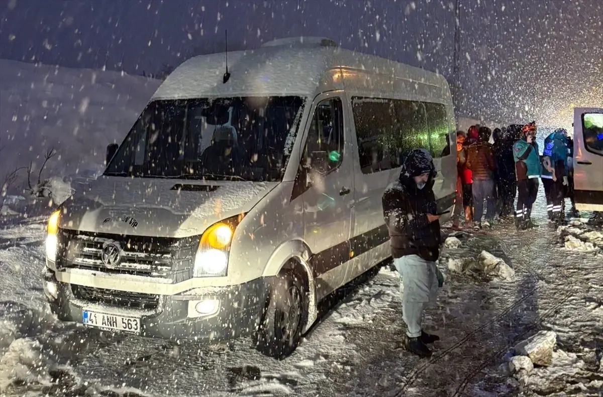 Bingöl'de Zincirleme Trafik Kazası: 10 Kişi Yaralandı