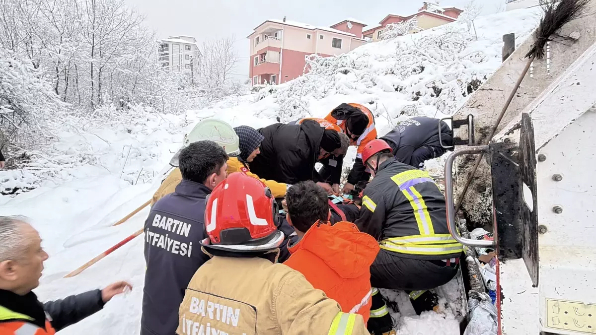 Bartın’da Çöp Kamyonu Kaydı: İşçi Şiddetli Yaralanma Yaşadı