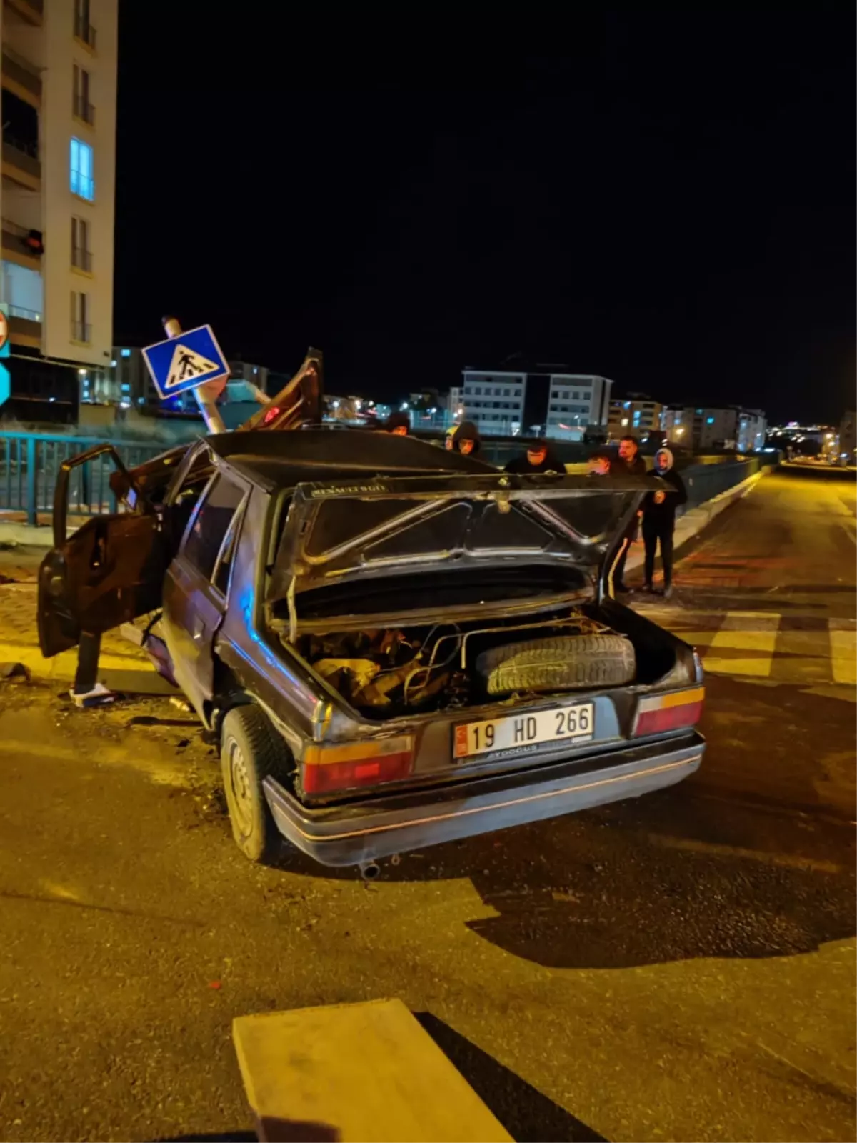 Çorum'da İki Otomobil Çarpıştı: 4 Kişi Yaralandı