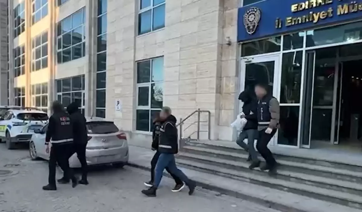 Edirne'de Tefecilik Operasyonu: 2 Şüpheli Tutuklandı, Silah ve Senet Ele Geçirildi