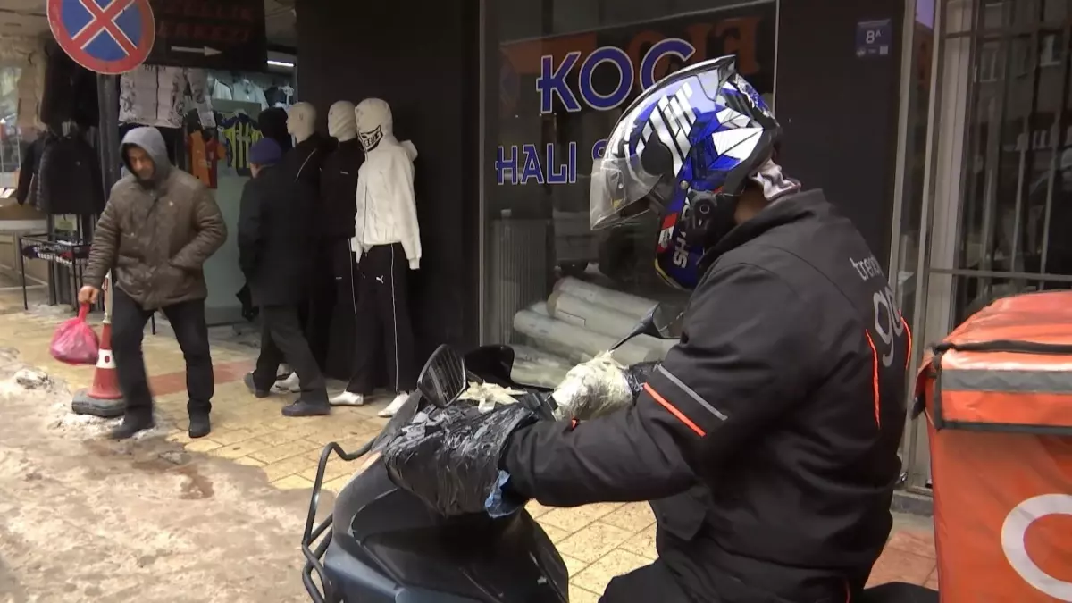Elazığ'da Yoğun Kar ve Buzlanma Nedeniyle Motosiklet Trafiğine 24 Saatlik Yasak Getirildi