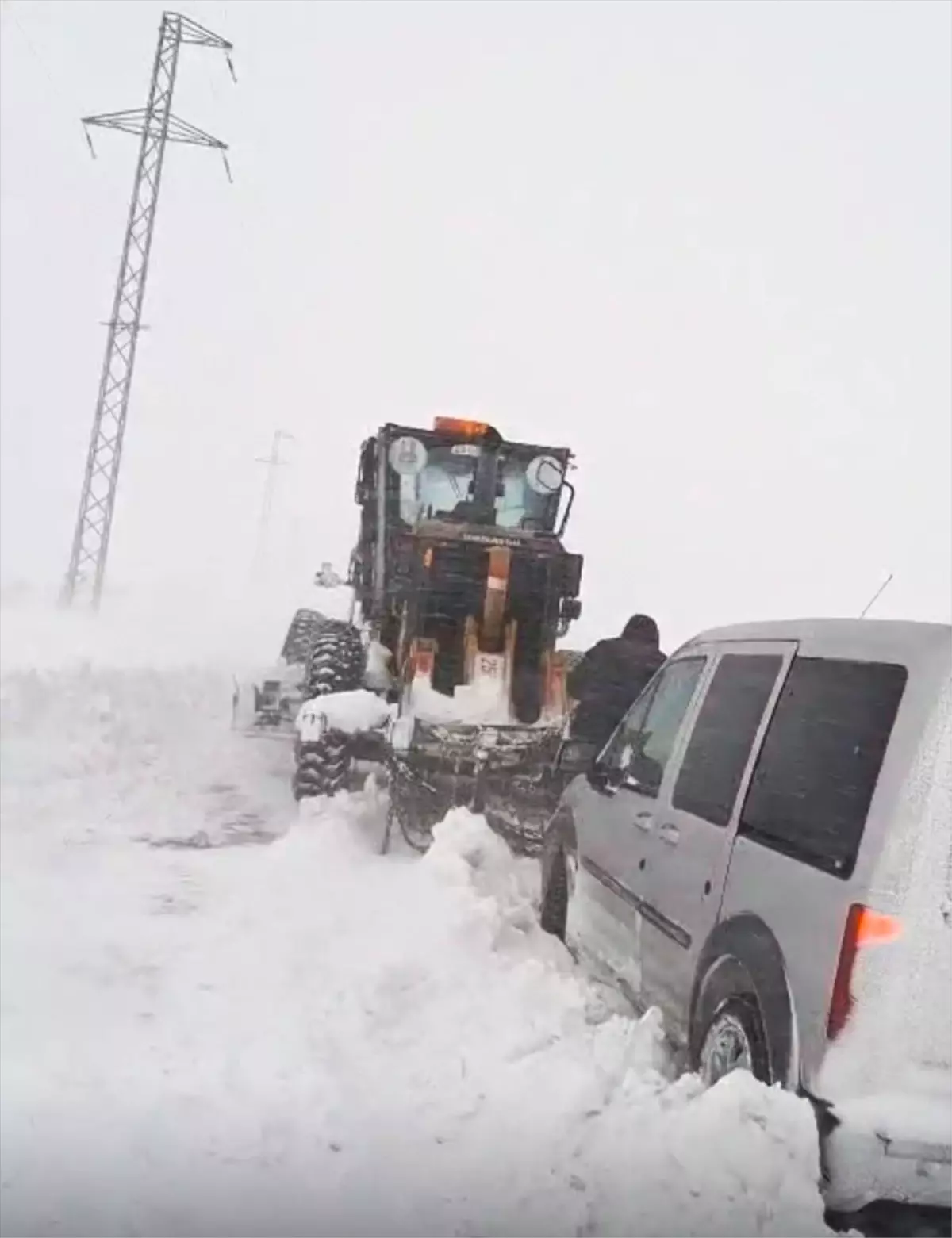Horasan’da Kar ve Tipi Nedeniyle Mahsur Kalan 15 Kişi Kurtarıldı