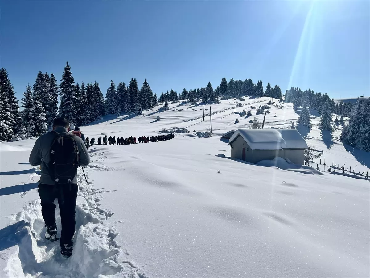 GİDOSK Dereli'de Göksu Travertenlerinde Buzlu Kış Yürüyüşü Düzenledi