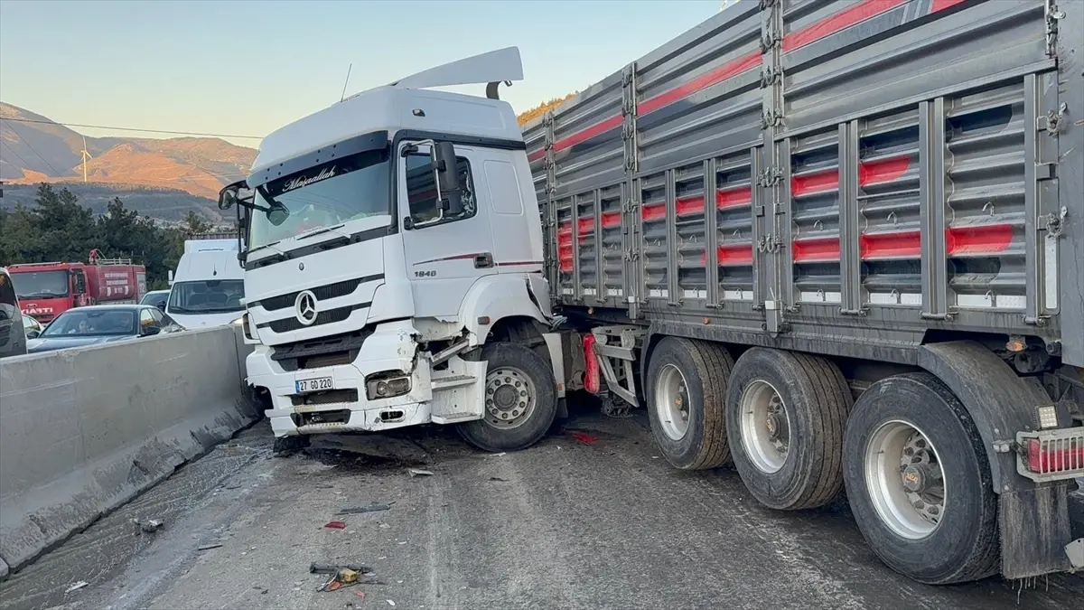Hatay'ın Belen İlçesinde Zincirleme Trafik Kazası: 11 Araç Çarpıştı, 11 Yaralı