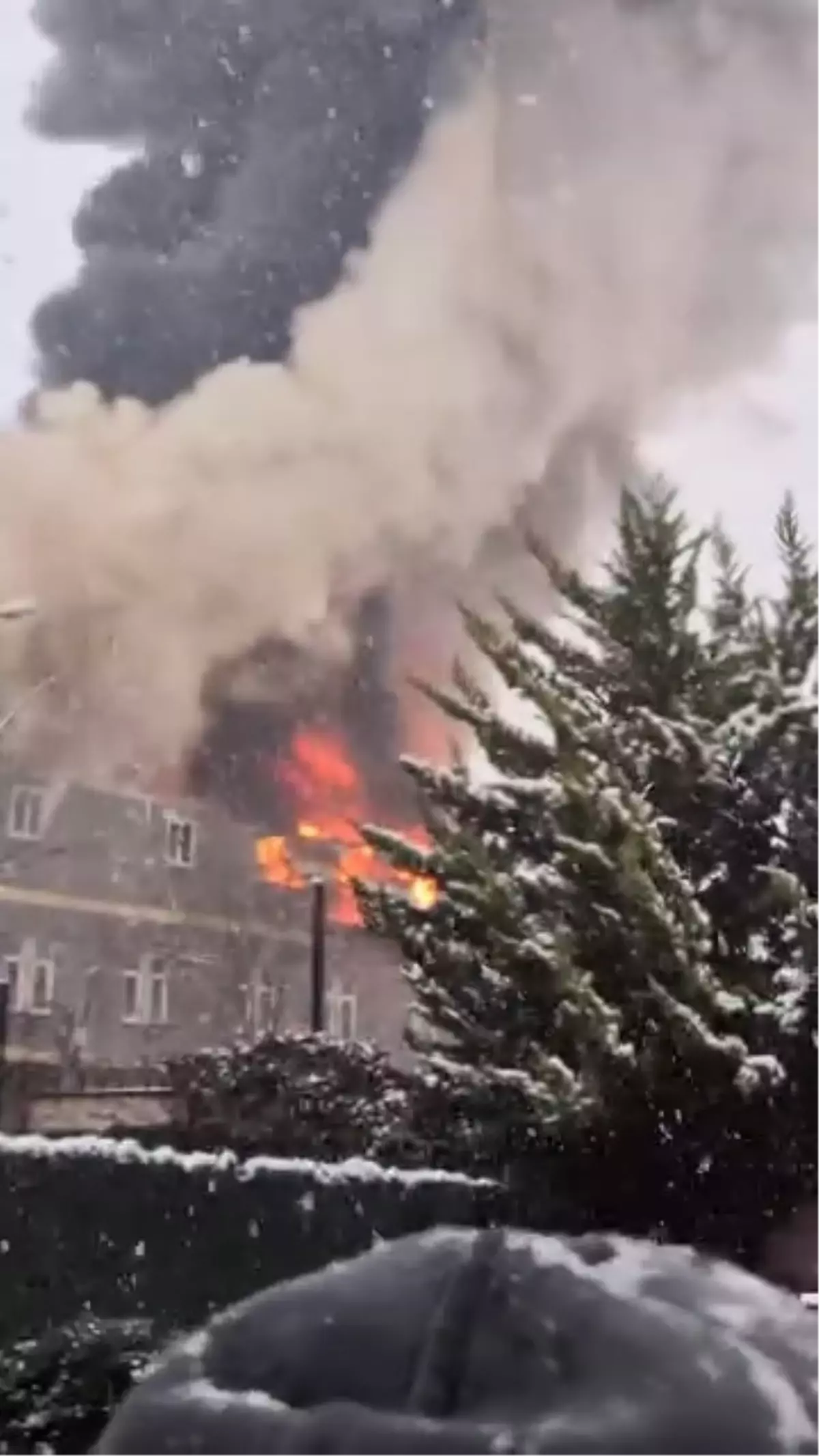 Tuzla’da Çakmak Üretim Fabrikasında Yangın: İtfaiye Ekipleri Hızlı Müdahale Etti