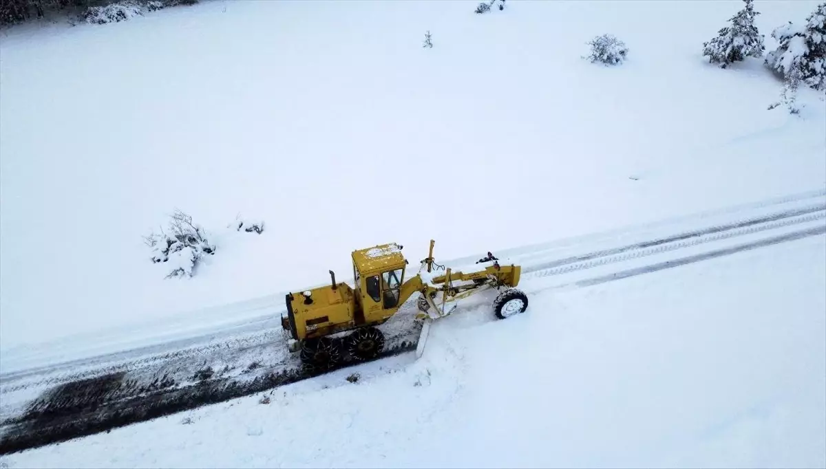 Karabük’te Kar Nedeniyle Kapanan Köy Yollarının 123’ü Tekrar Açıldı