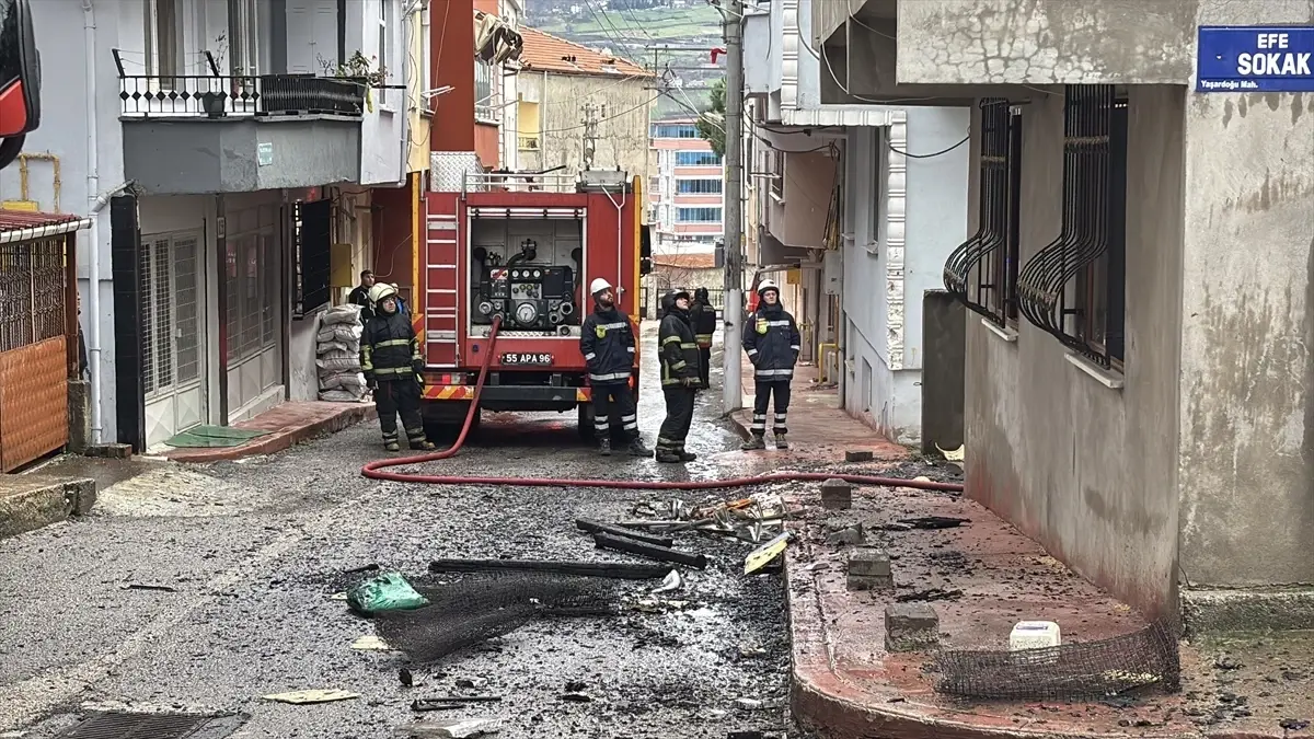 Samsun İlkadım’da Çatı Yangını Kontrol Altına Alındı