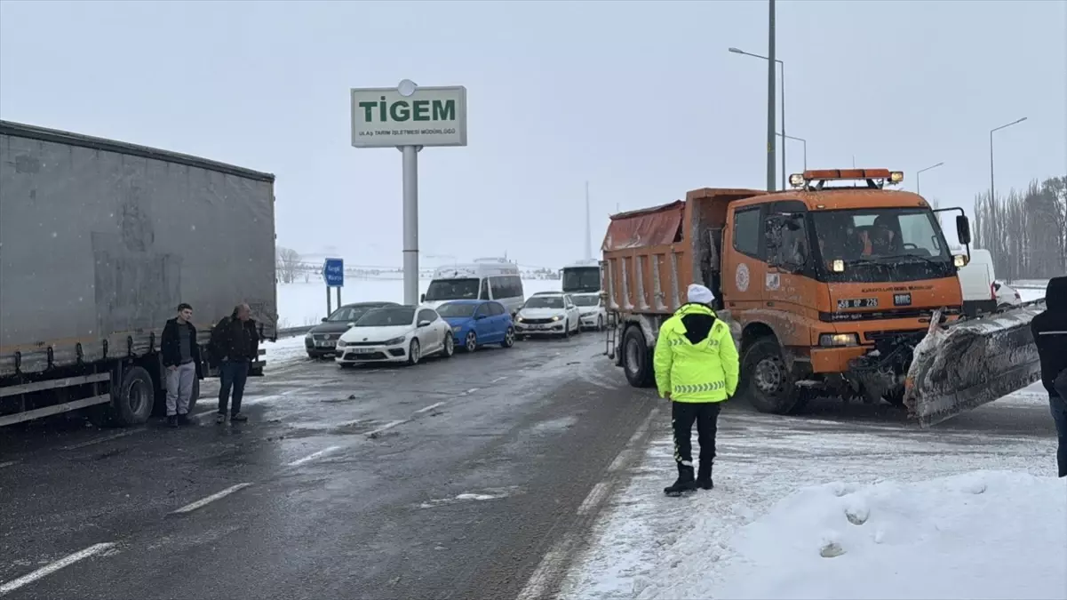 Sivas‑Malatya Karayolu, Şiddetli Kar ve Tipik Hava Şartları Nedeniyle Trafiğe Kapandı