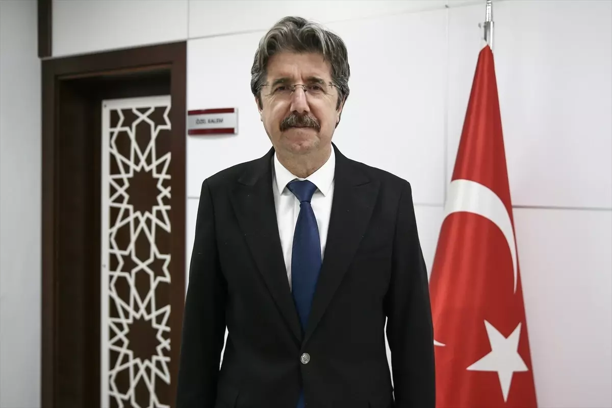 AA’nın “Yılın Kareleri” Oylaması Başladı: Rektör Yılmaz 112 Fotoğrafı İnceledi