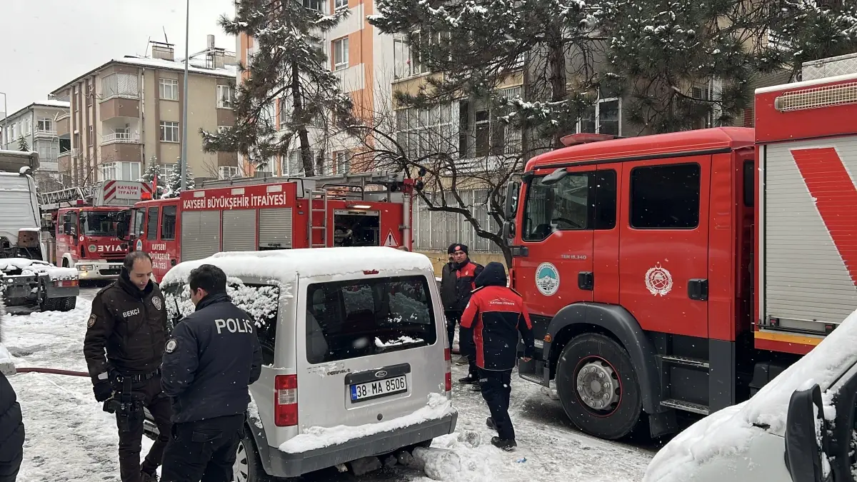 Kayseri'de Kat Kat Yanan Daire: Kullanılamaz Hale Geldi