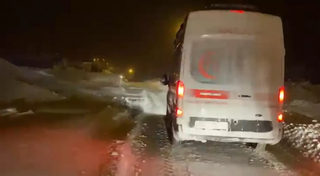 Kars'ta Yoğun Kar Nedeniyle Yol Kapandı, İrfan Varli 3 Saatte Hastaneye Ulaştırıldı