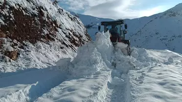 Kapalı 213. yolun karla kaplı görünümü