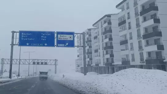 Kar altında Bitlis Baykan yolu