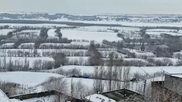 Karlı hava altında Diyarbakır’ın tarihi sokakları