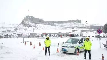 Kar yağışı sonrası temizlenen yol