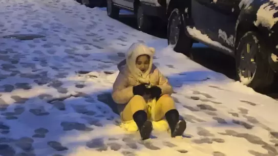 Kar yağışıyla mücadele eden araçlar