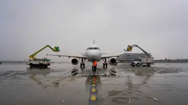 İstanbul ve Sabiha Gökçen Havalimanları kar altında