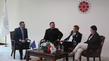 Panelde Genç İletişimciler