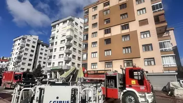 Yangın söndürülürken itfaiye ekipleri