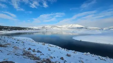 Drone ile çekilmiş Sürgü Barajı buz manzarası