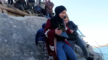 Patlamanın ardından yıkılan köprü kalıntıları